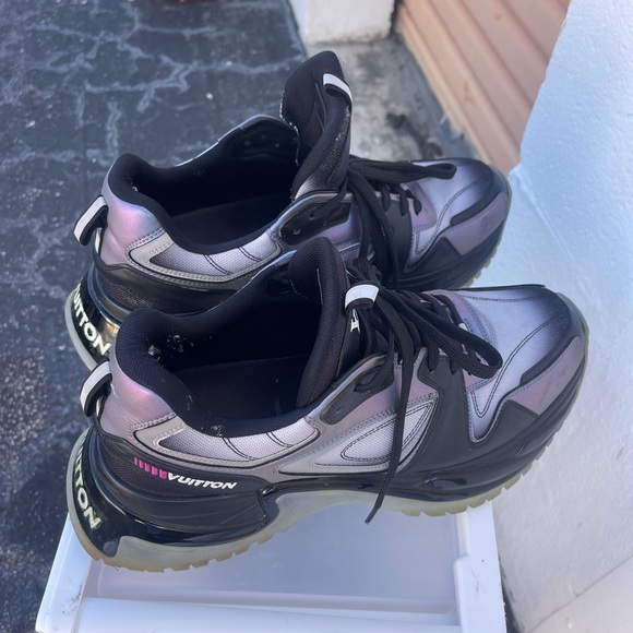 Only 3-4 used shoes - Picture 4 of 4